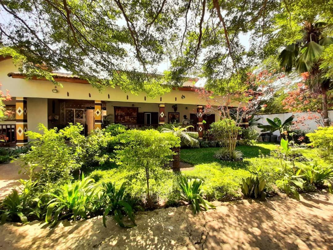 Casa Hotel Sinkiling Gambia 세레쿤다 외부 사진